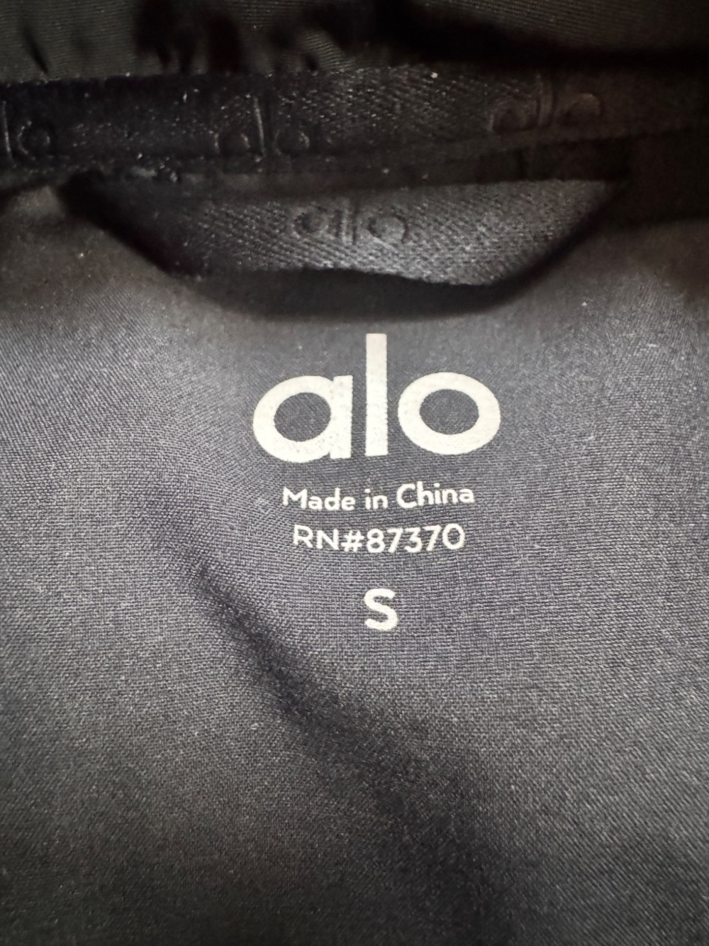 Alo Introspective Cropped Puffer Jacket Black Size Small - Picture 9 of 9